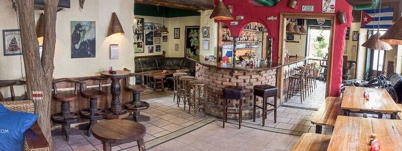 Cuba Bar & Hostel