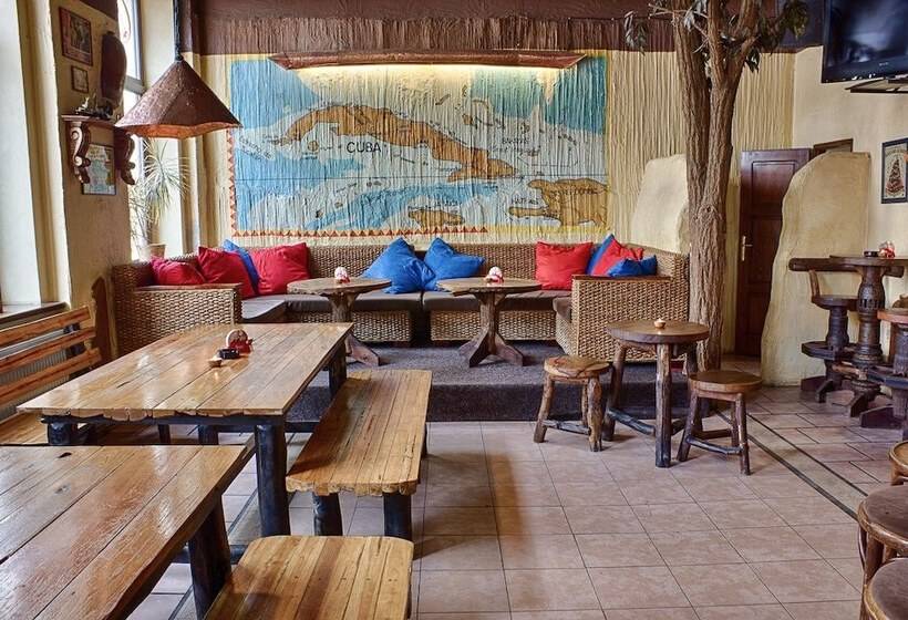 Cuba Bar & Hostel