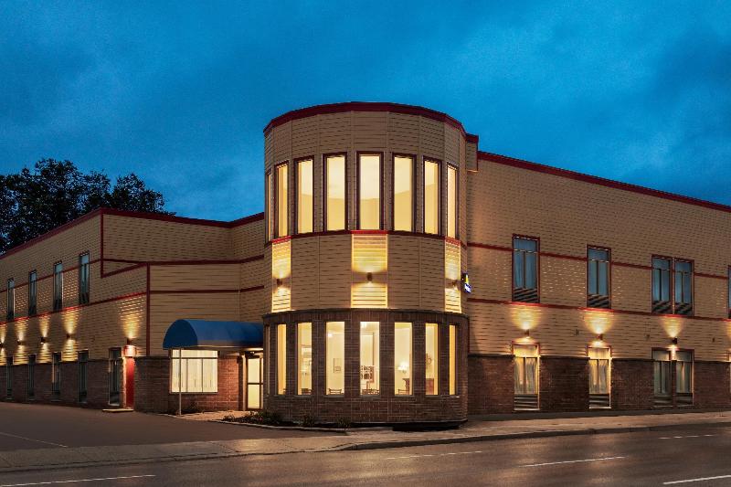 فندق Signature Inn & Suites Hamilton