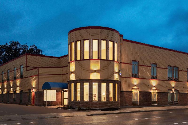 فندق Signature Inn & Suites Hamilton