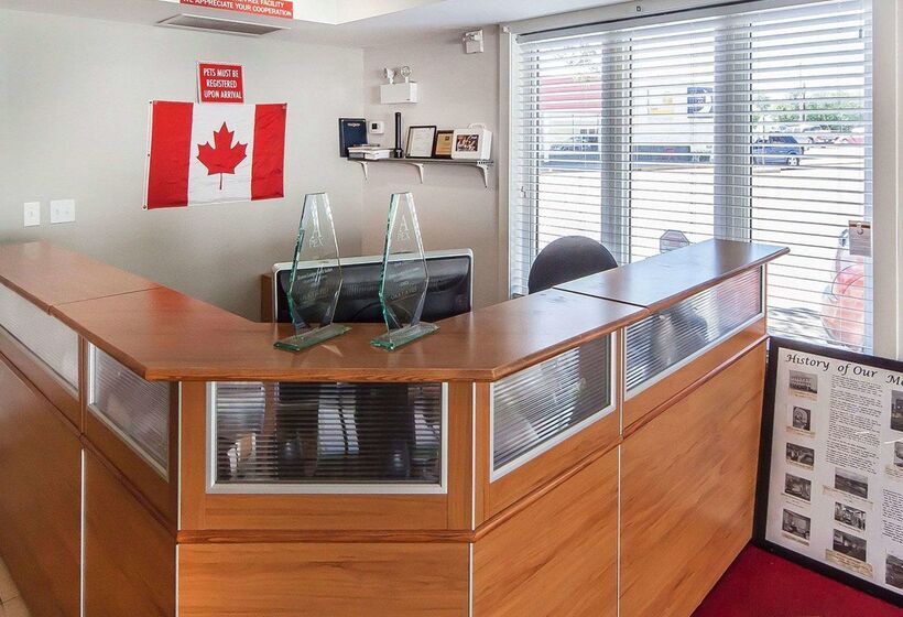 Отель Econo Lodge Inn & Suites Drumheller