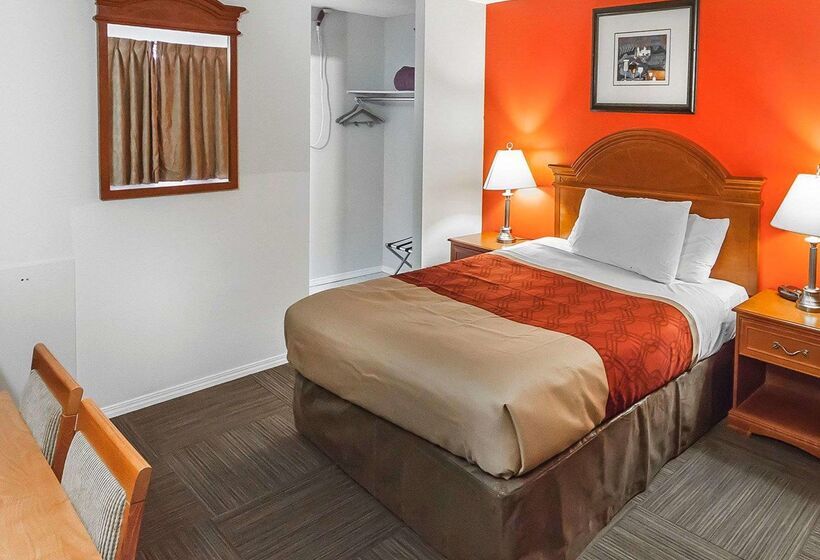 Отель Econo Lodge Inn & Suites Drumheller