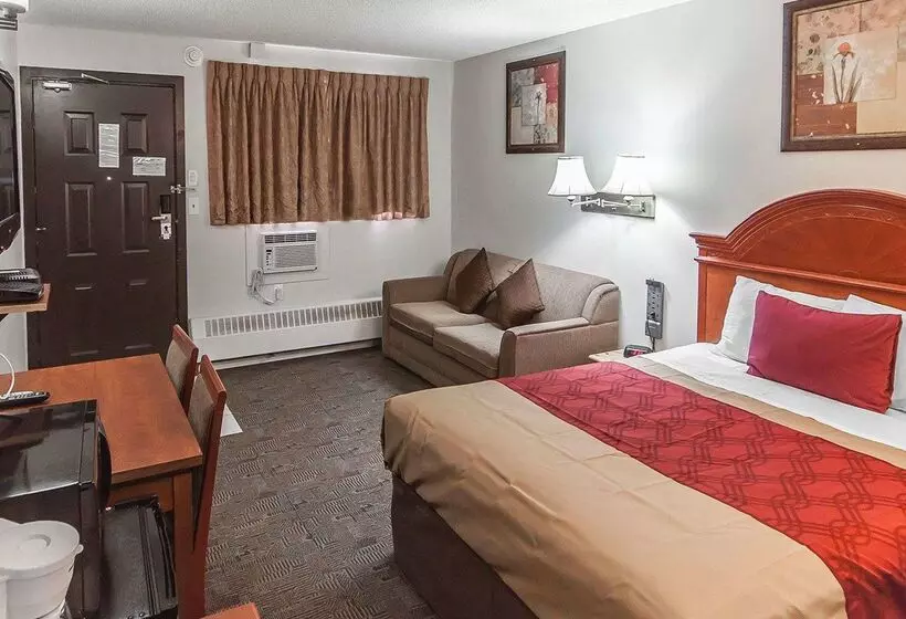 Отель Econo Lodge Inn & Suites Drumheller