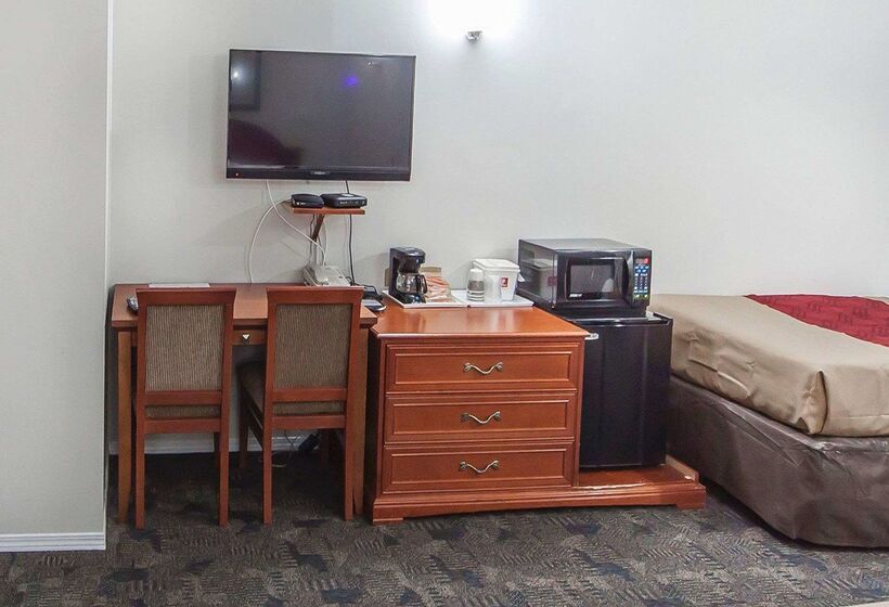 Отель Econo Lodge Inn & Suites Drumheller