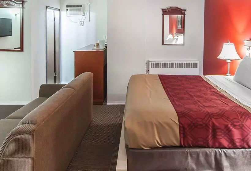 Отель Econo Lodge Inn & Suites Drumheller