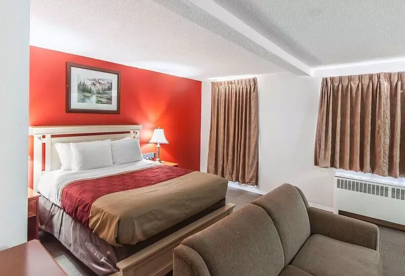 Отель Econo Lodge Inn & Suites Drumheller