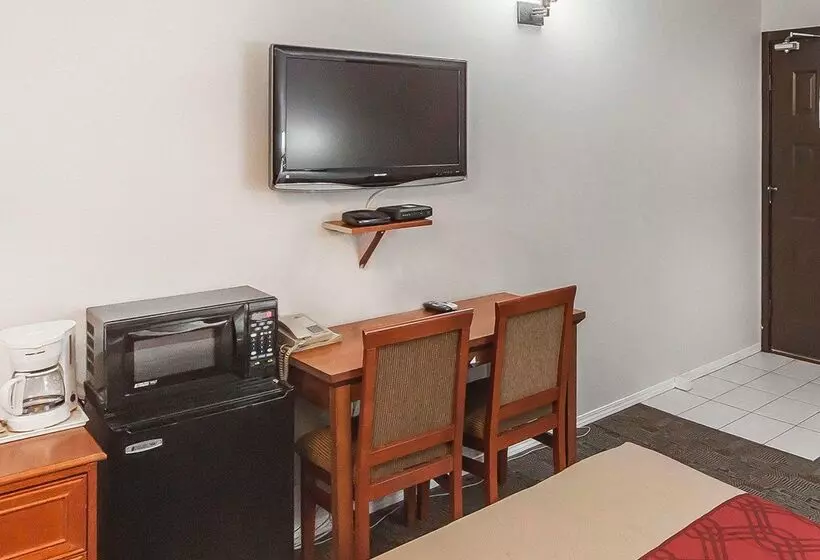 Отель Econo Lodge Inn & Suites Drumheller