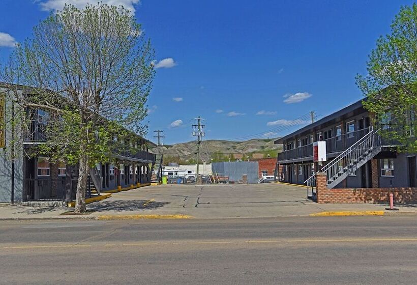 Отель Econo Lodge Inn & Suites Drumheller