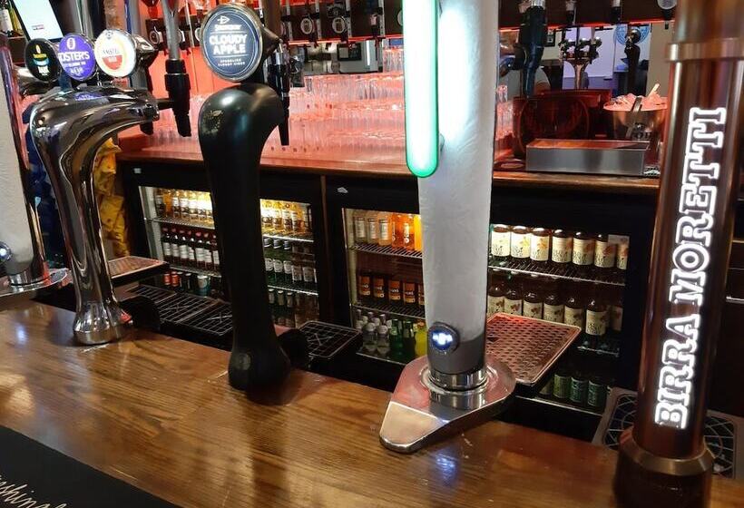 Hanover Hotel & Mccartney S Bar