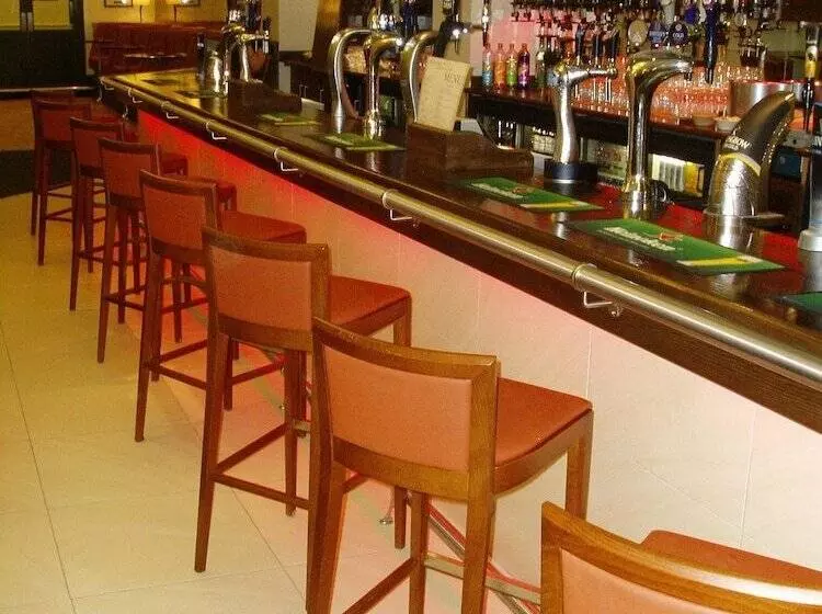 Hanover Hotel & Mccartney S Bar