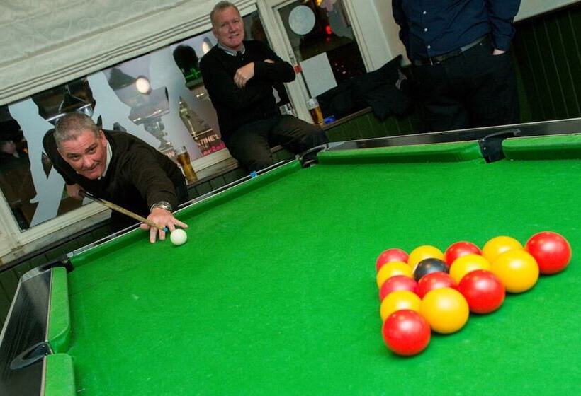 Hanover Hotel & Mccartney S Bar