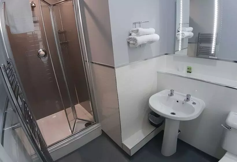 Hanover Hotel & Mccartney S Bar