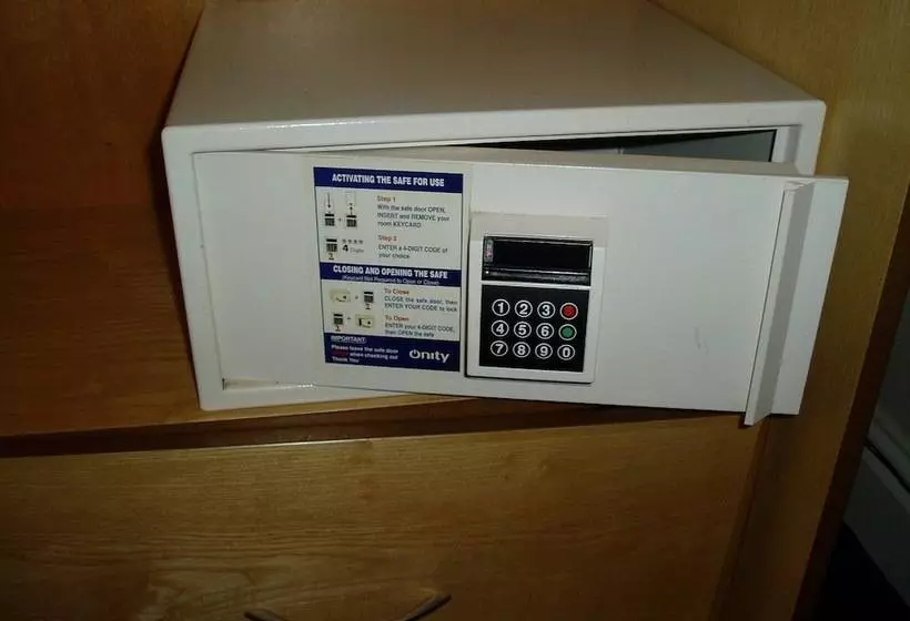 Hanover Hotel & Mccartney S Bar