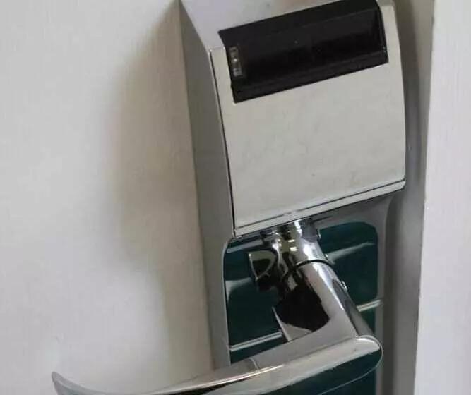 Hanover Hotel & Mccartney S Bar