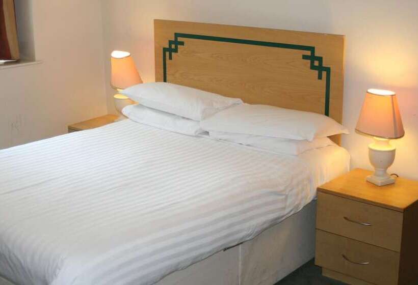 Hanover Hotel & Mccartney S Bar