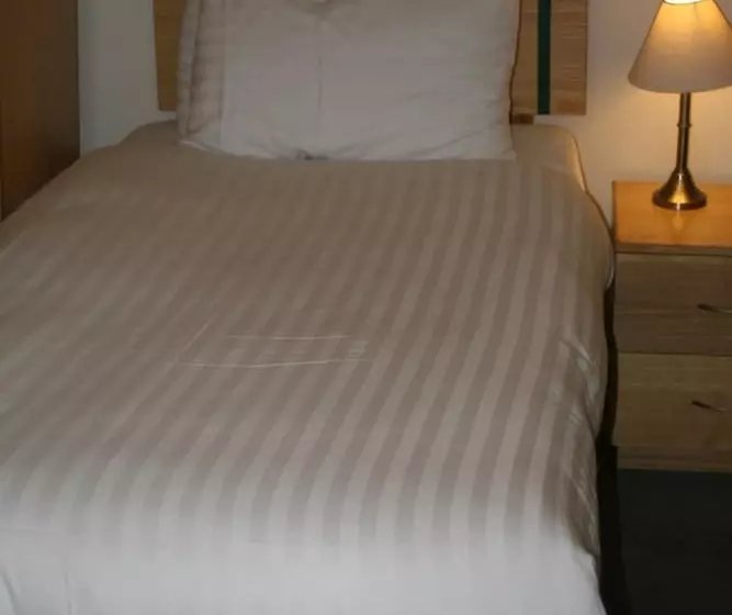 Hanover Hotel & Mccartney S Bar