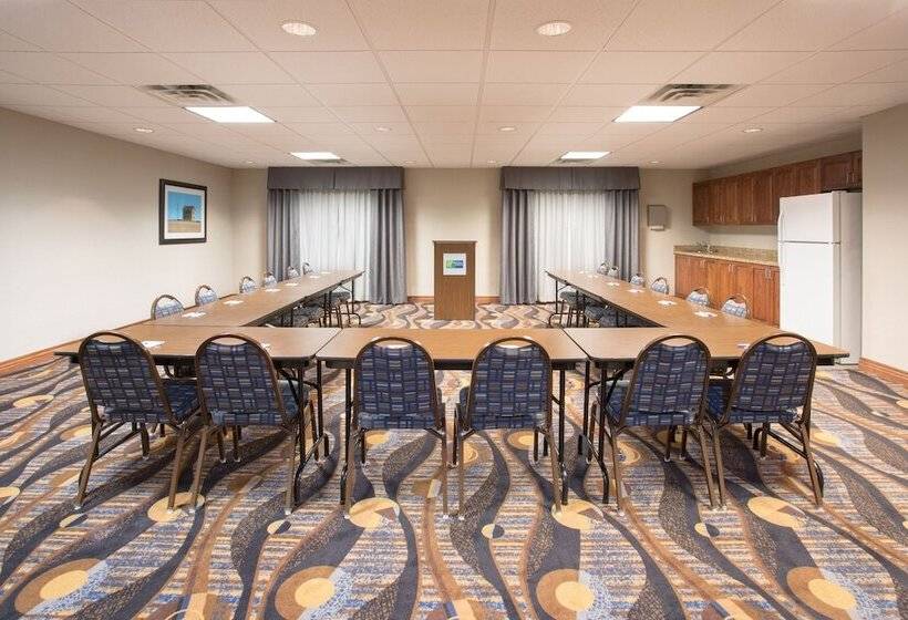 Holiday Inn Express Hotel & Suites Concordia Us 81, An Ihg