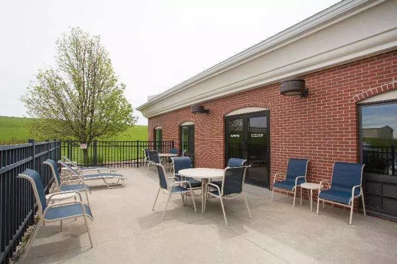 Holiday Inn Express Hotel & Suites Concordia Us 81, An Ihg