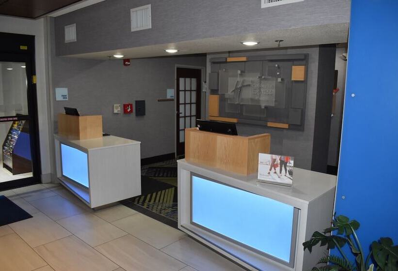 Holiday Inn Express Hotel & Suites Mcpherson, An Ihg