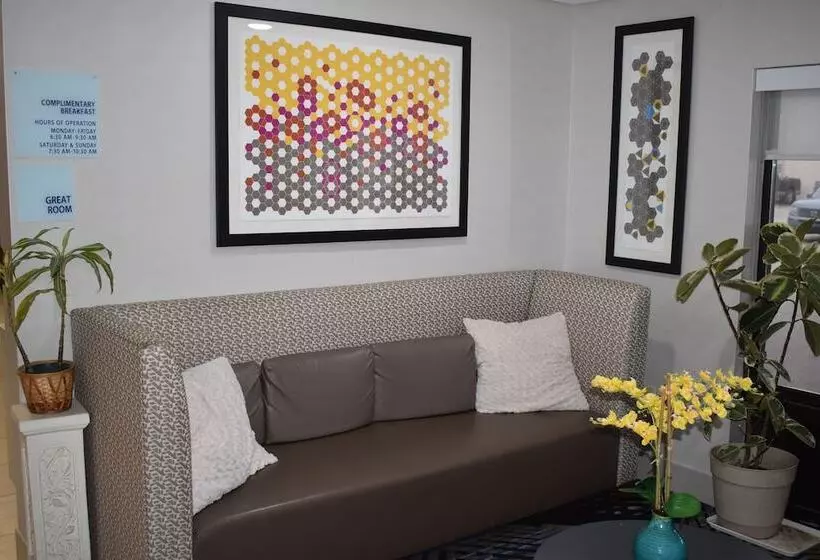 Holiday Inn Express Hotel & Suites Mcpherson, An Ihg