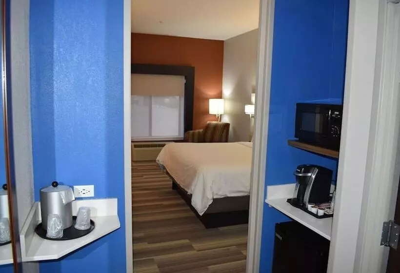 Holiday Inn Express Hotel & Suites Mcpherson, An Ihg