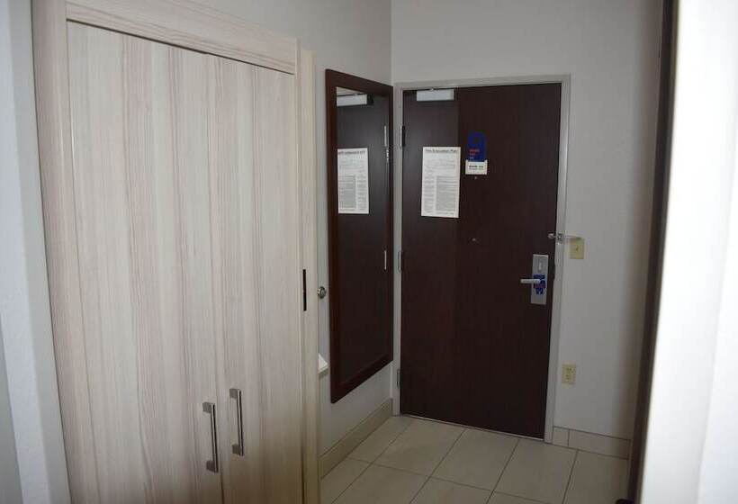 Holiday Inn Express Hotel & Suites Mcpherson, An Ihg