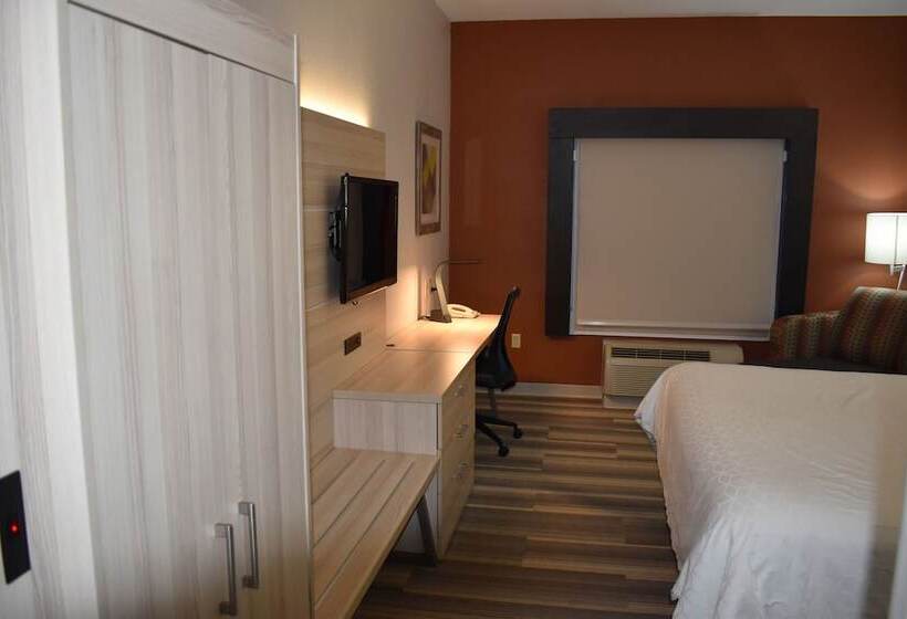 Holiday Inn Express Hotel & Suites Mcpherson, An Ihg