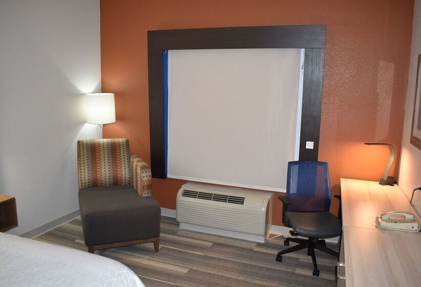 Holiday Inn Express Hotel & Suites Mcpherson, An Ihg
