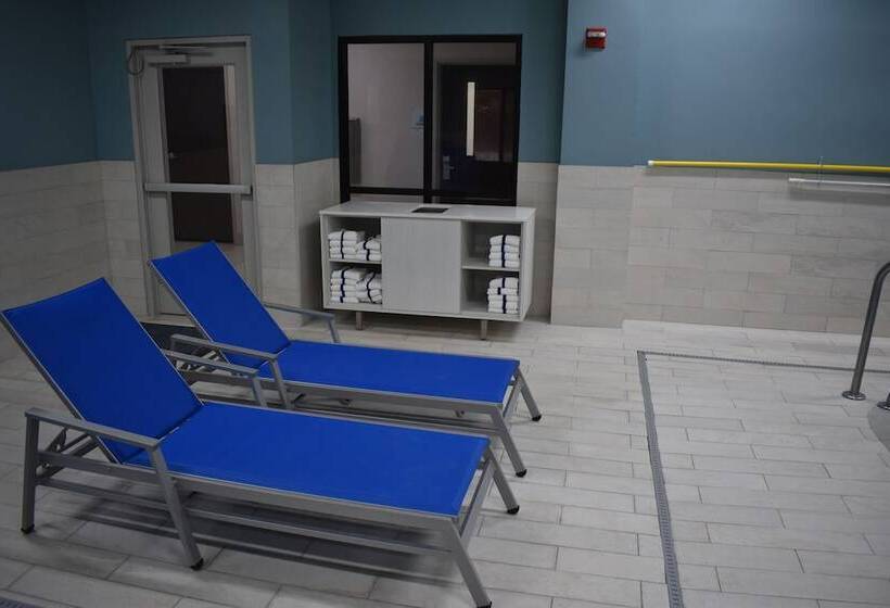 Holiday Inn Express Hotel & Suites Mcpherson, An Ihg