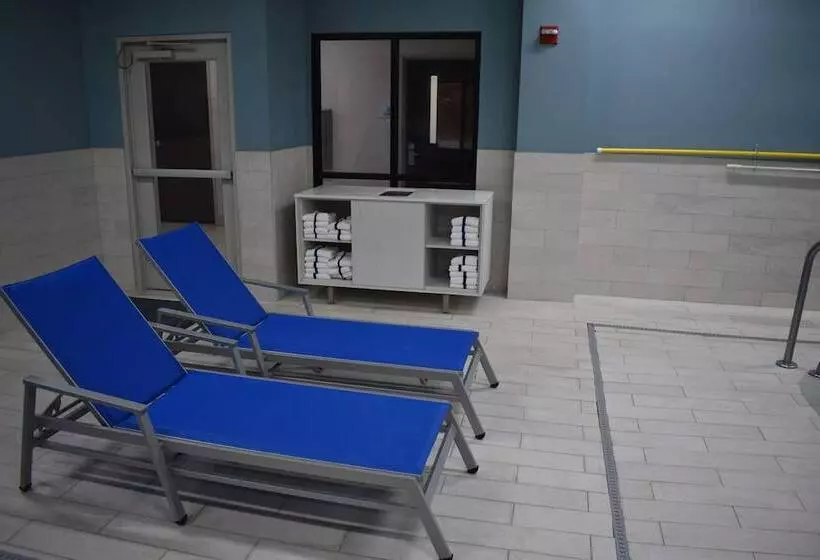 Holiday Inn Express Hotel & Suites Mcpherson, An Ihg