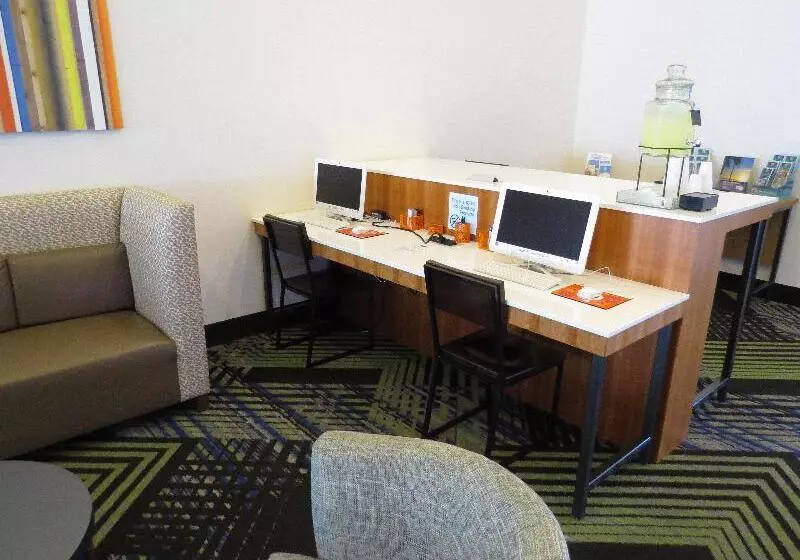 호텔 Holiday Inn Express & Suites Spring Hill, An Ihg