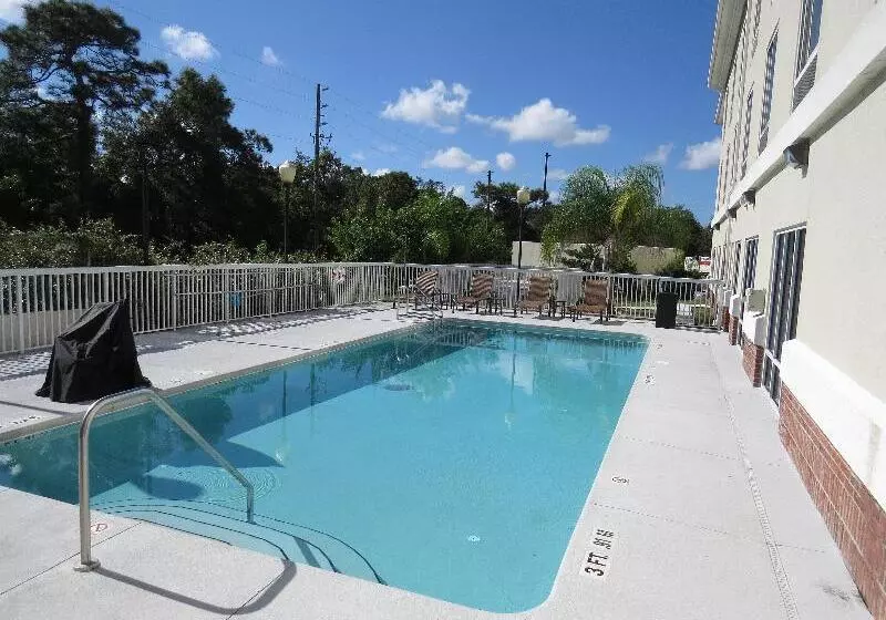 호텔 Holiday Inn Express & Suites Spring Hill, An Ihg