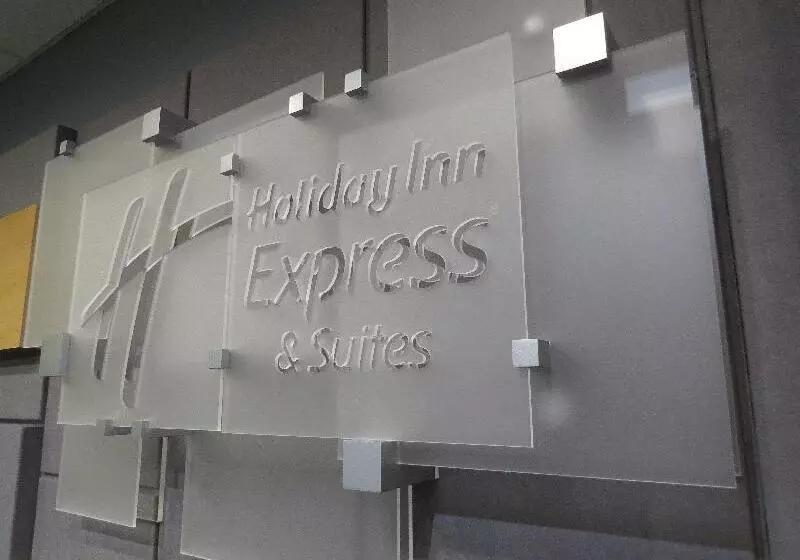 호텔 Holiday Inn Express & Suites Spring Hill, An Ihg