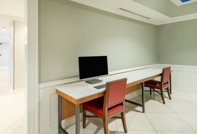 Holiday Inn Express Hotel & Suites Magee By Ihg