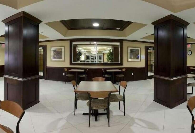 Holiday Inn Express Hotel & Suites Magee By Ihg