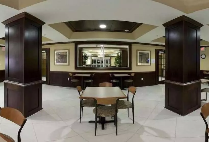 Holiday Inn Express Hotel & Suites Magee By Ihg