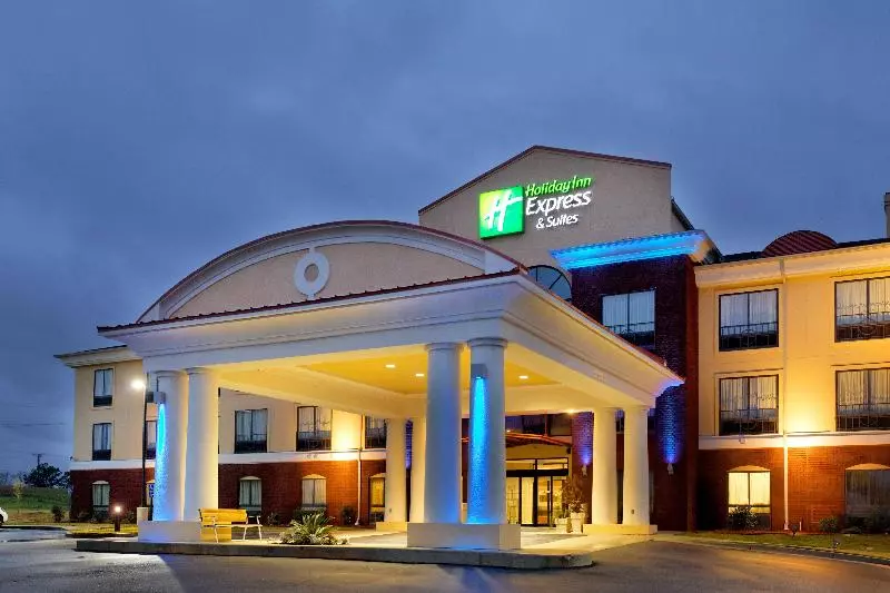 فندق Holiday Inn Express Andalusia, An Ihg