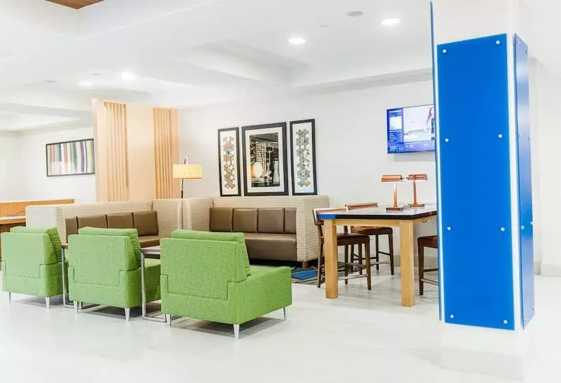 فندق Holiday Inn Express Andalusia, An Ihg