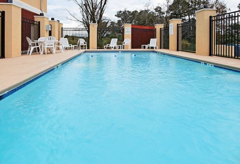 בית מלון כפרי Holiday Inn Express Andalusia, An Ihg