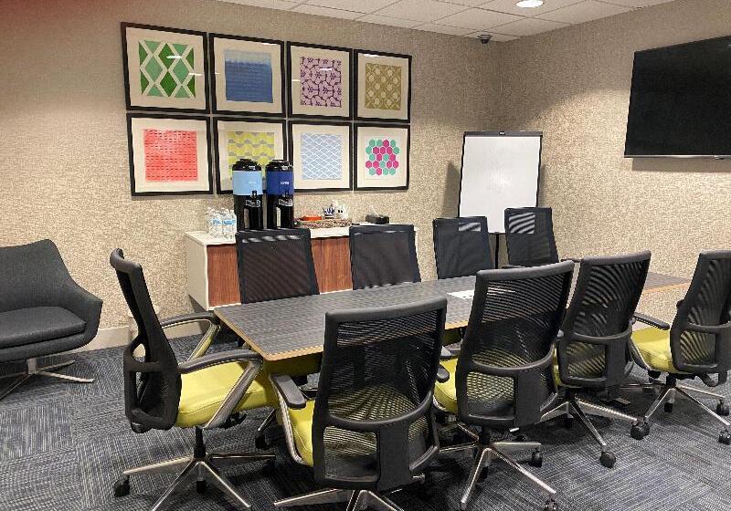 Отель Holiday Inn Express Independence   Kansas City, An Ihg