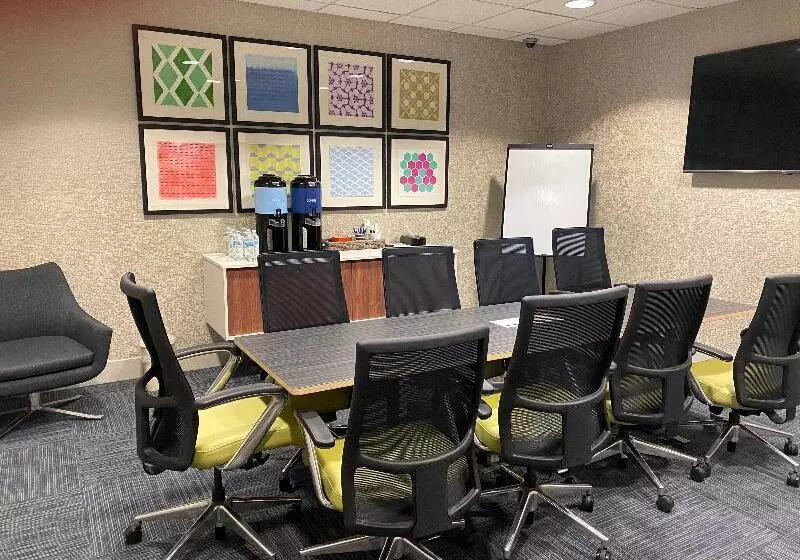 호텔 Holiday Inn Express Independence   Kansas City, An Ihg