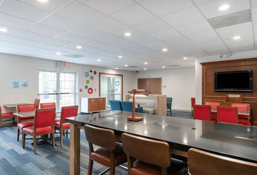 בית מלון כפרי Holiday Inn Express Prince Frederick, An Ihg