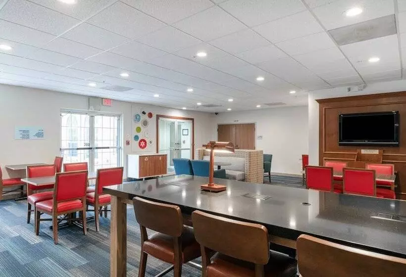 Отель Holiday Inn Express Prince Frederick, An Ihg