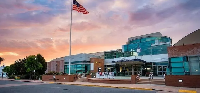 Отель Holiday Inn Express & Suites Salinas, An Ihg