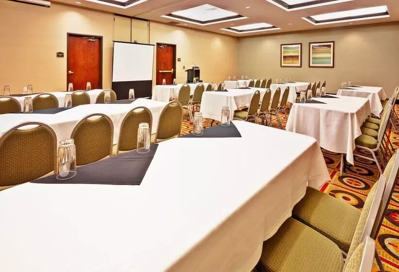 בית מלון כפרי Holiday Inn Pearl Jackson Area, An Ihg