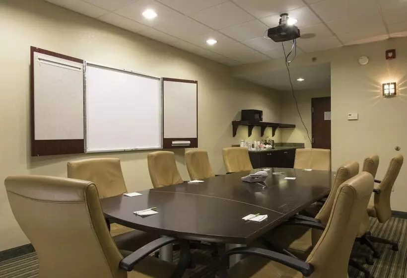 בית מלון כפרי Holiday Inn Pearl Jackson Area, An Ihg