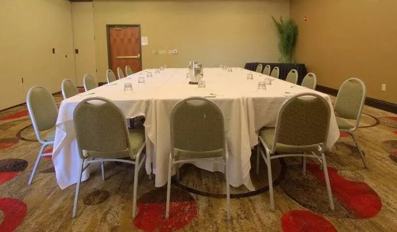 בית מלון כפרי Holiday Inn Pearl Jackson Area, An Ihg