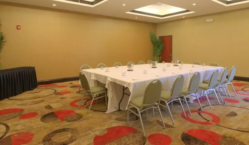 בית מלון כפרי Holiday Inn Pearl Jackson Area, An Ihg