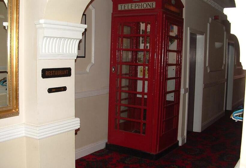 בית מלון כפרי The Waverley