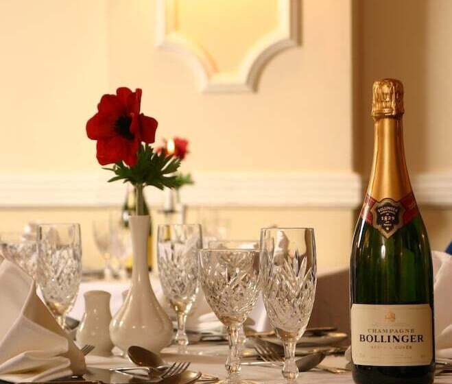 בית מלון כפרי The Waverley